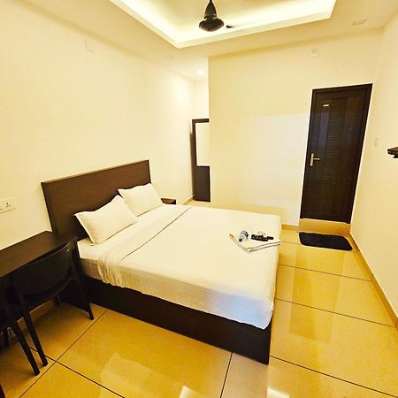 Apsara Residency Hotel Perintalmanna Ngoại thất bức ảnh