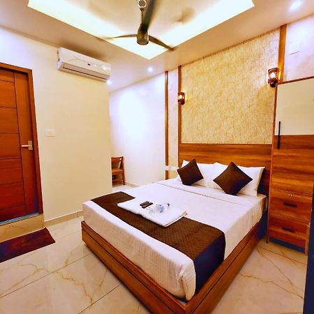 Apsara Residency Hotel Perintalmanna Ngoại thất bức ảnh