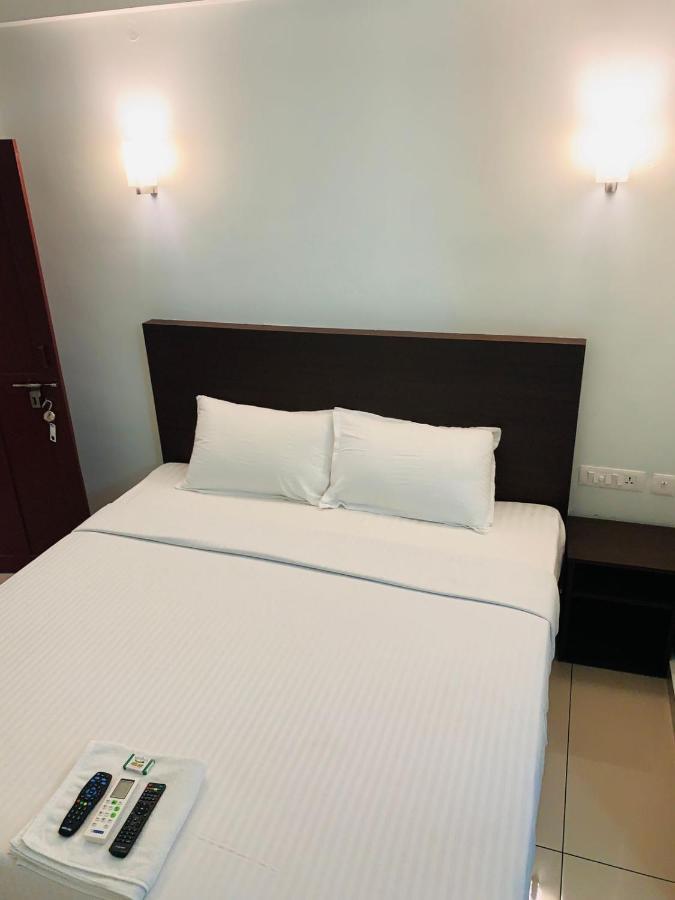 Apsara Residency Hotel Perintalmanna Ngoại thất bức ảnh