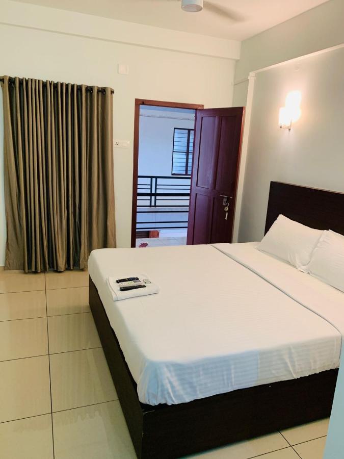 Apsara Residency Hotel Perintalmanna Ngoại thất bức ảnh