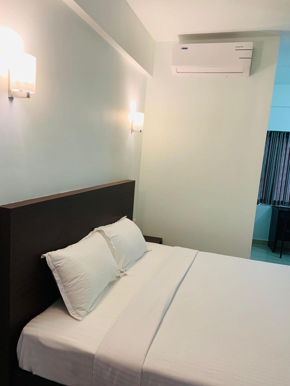 Apsara Residency Hotel Perintalmanna Ngoại thất bức ảnh