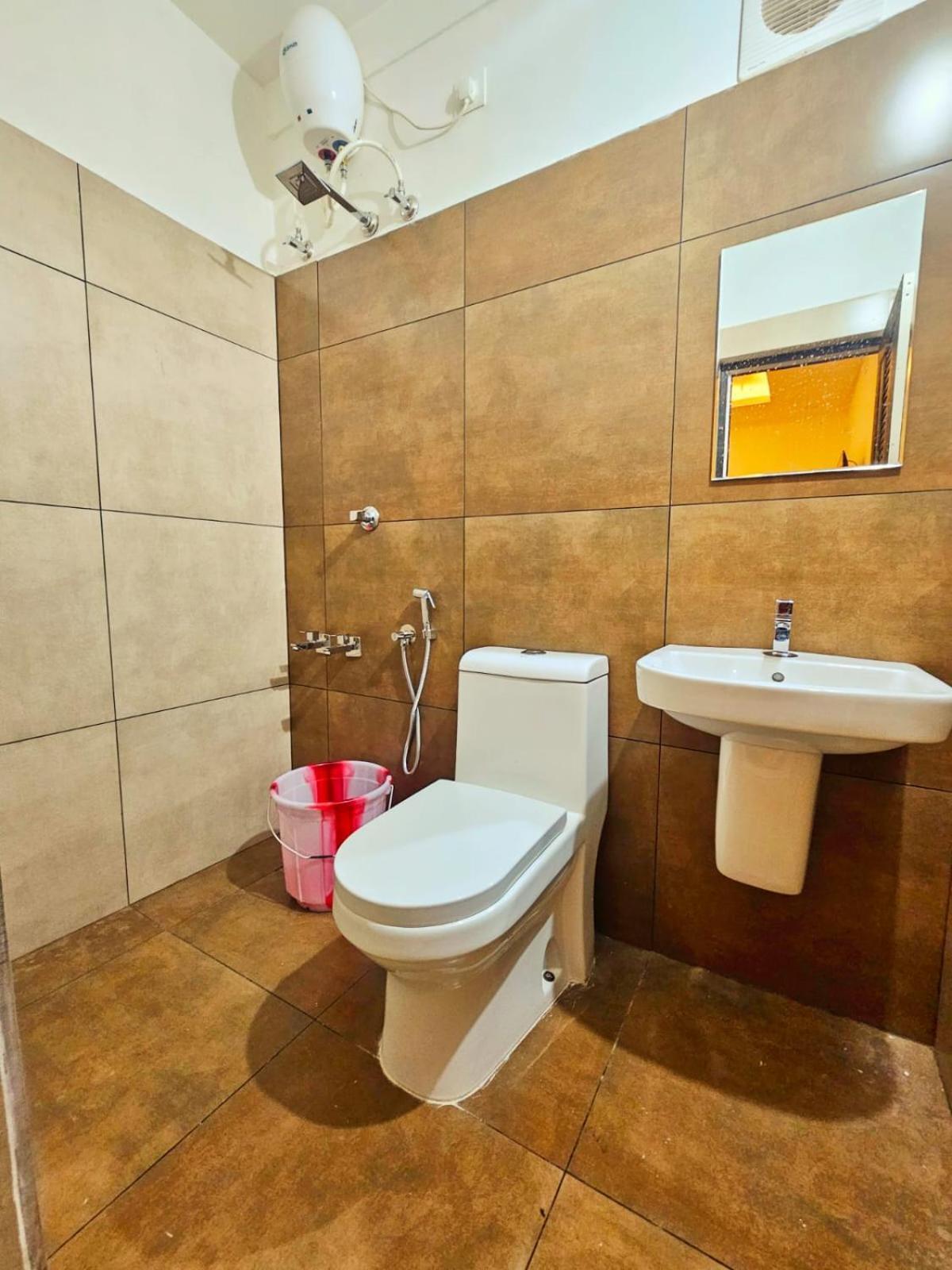 Apsara Residency Hotel Perintalmanna Ngoại thất bức ảnh
