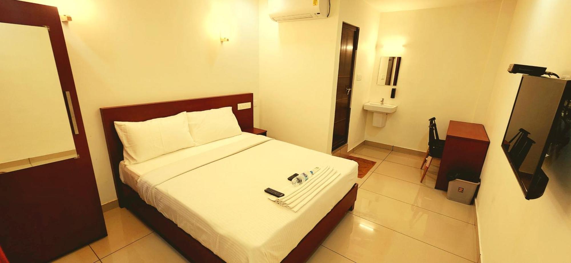 Apsara Residency Hotel Perintalmanna Ngoại thất bức ảnh