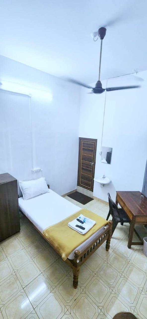 Apsara Residency Hotel Perintalmanna Phòng bức ảnh