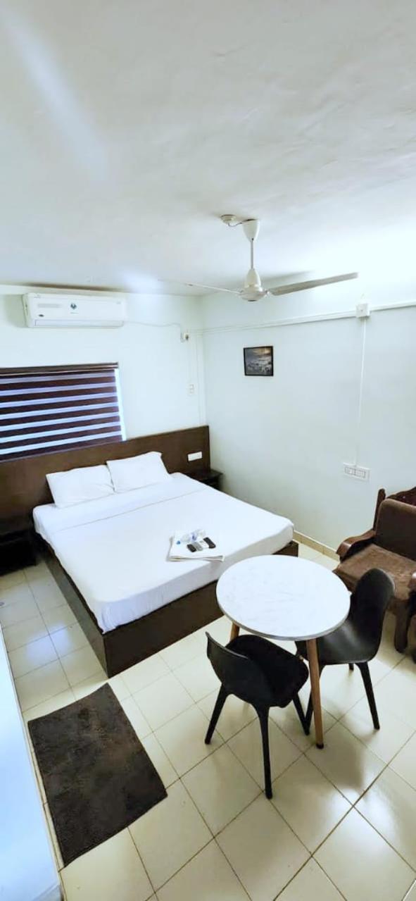 Apsara Residency Hotel Perintalmanna Ngoại thất bức ảnh