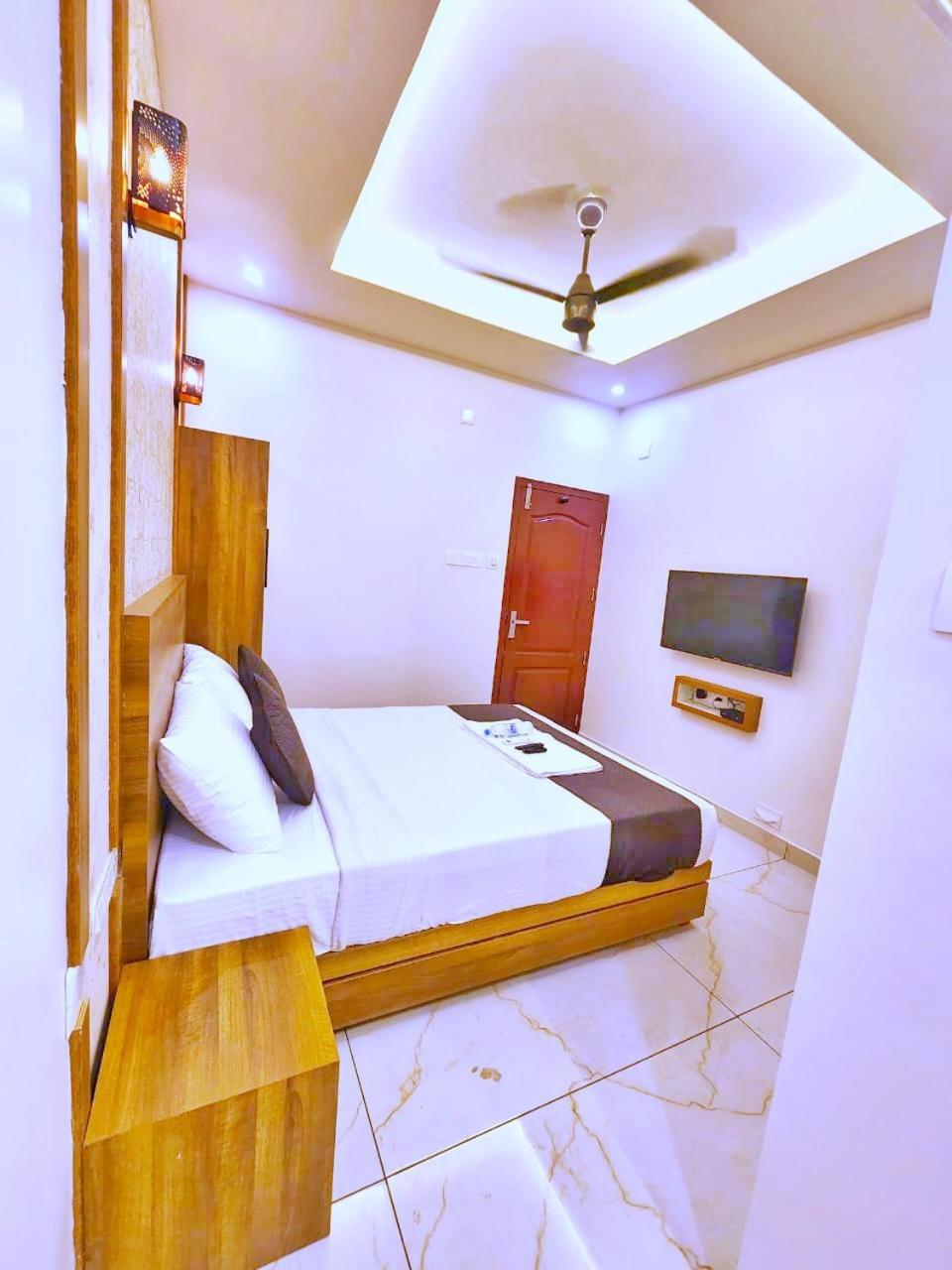 Apsara Residency Hotel Perintalmanna Ngoại thất bức ảnh